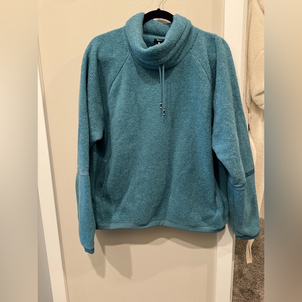 Nike women’s fleece pullover